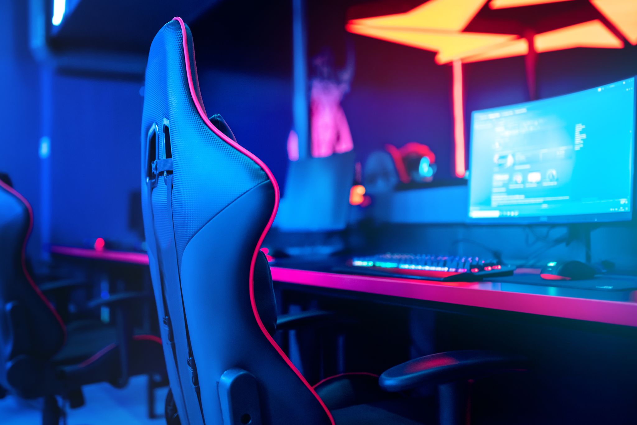 Computer gaming chair and PC set up on a lan environment